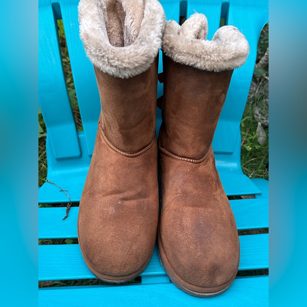 Hot Tomato Women’s Winter Boots Size 11 Brown Snow Boots Suede Soft